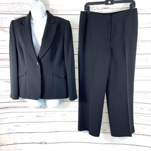 Tahari ASL  2PC Pant Suit Petite Womens Size 12P Black Pinstripe Blazer Buttons.